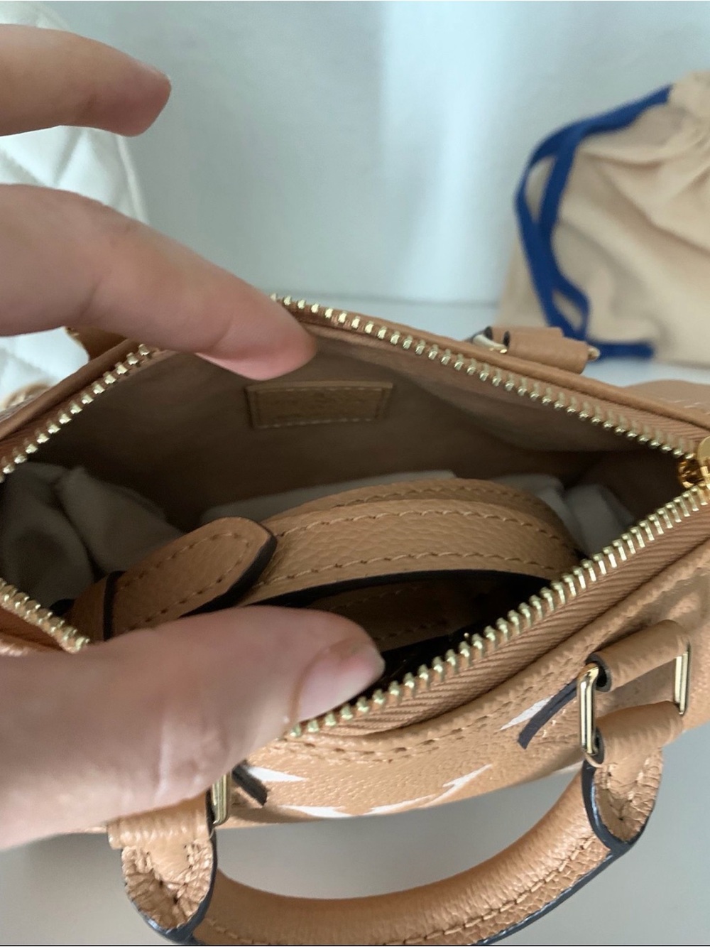 Louis Vuitton Tan and White nano Mini Speedy bag - Picture 4 of 5